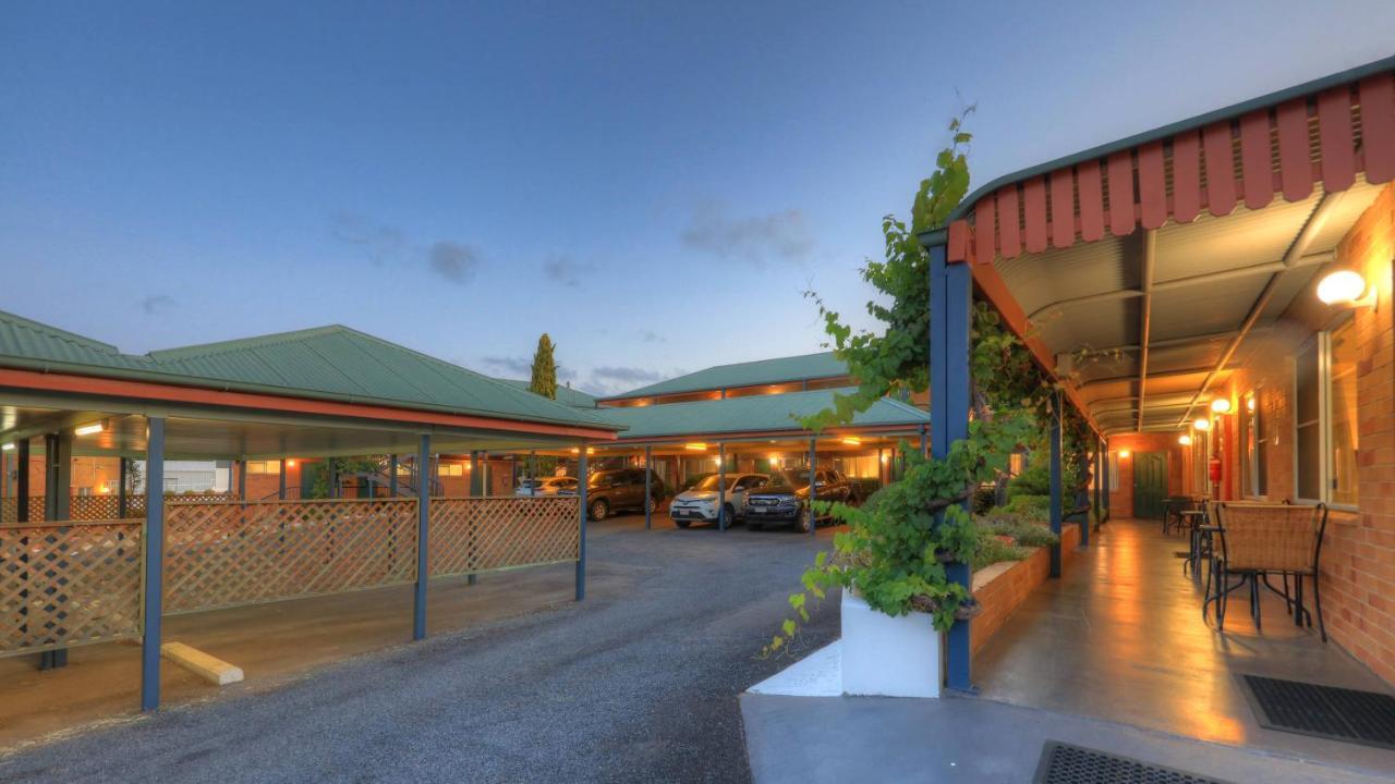 The Vines Motel & Cottages Stanthorpe Buitenkant foto